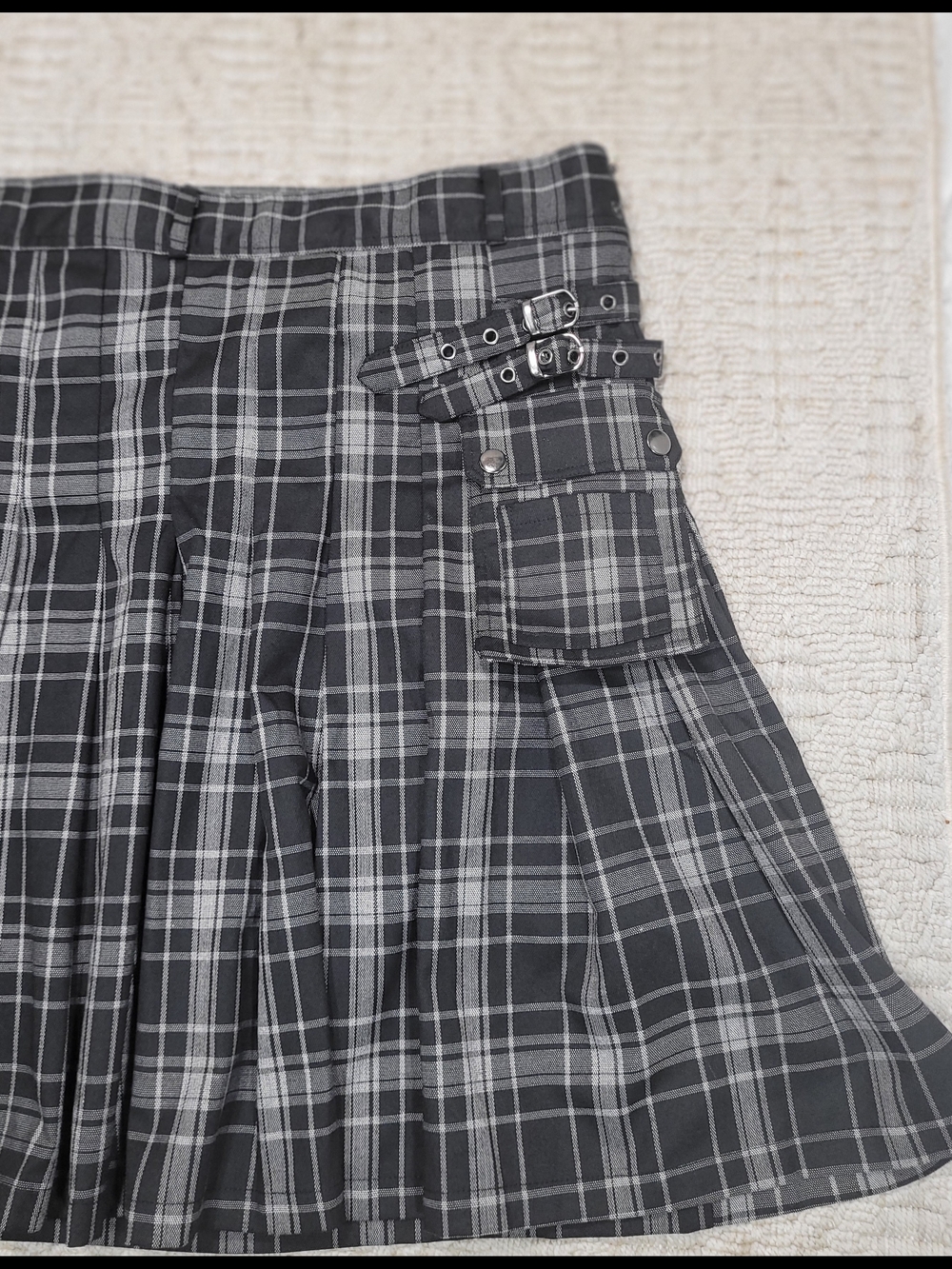 Scarlet Darkness Black & Gray Plaid Cargo Kilt Skirt - Goth / Grunge - Medium - Picture 4 of 16